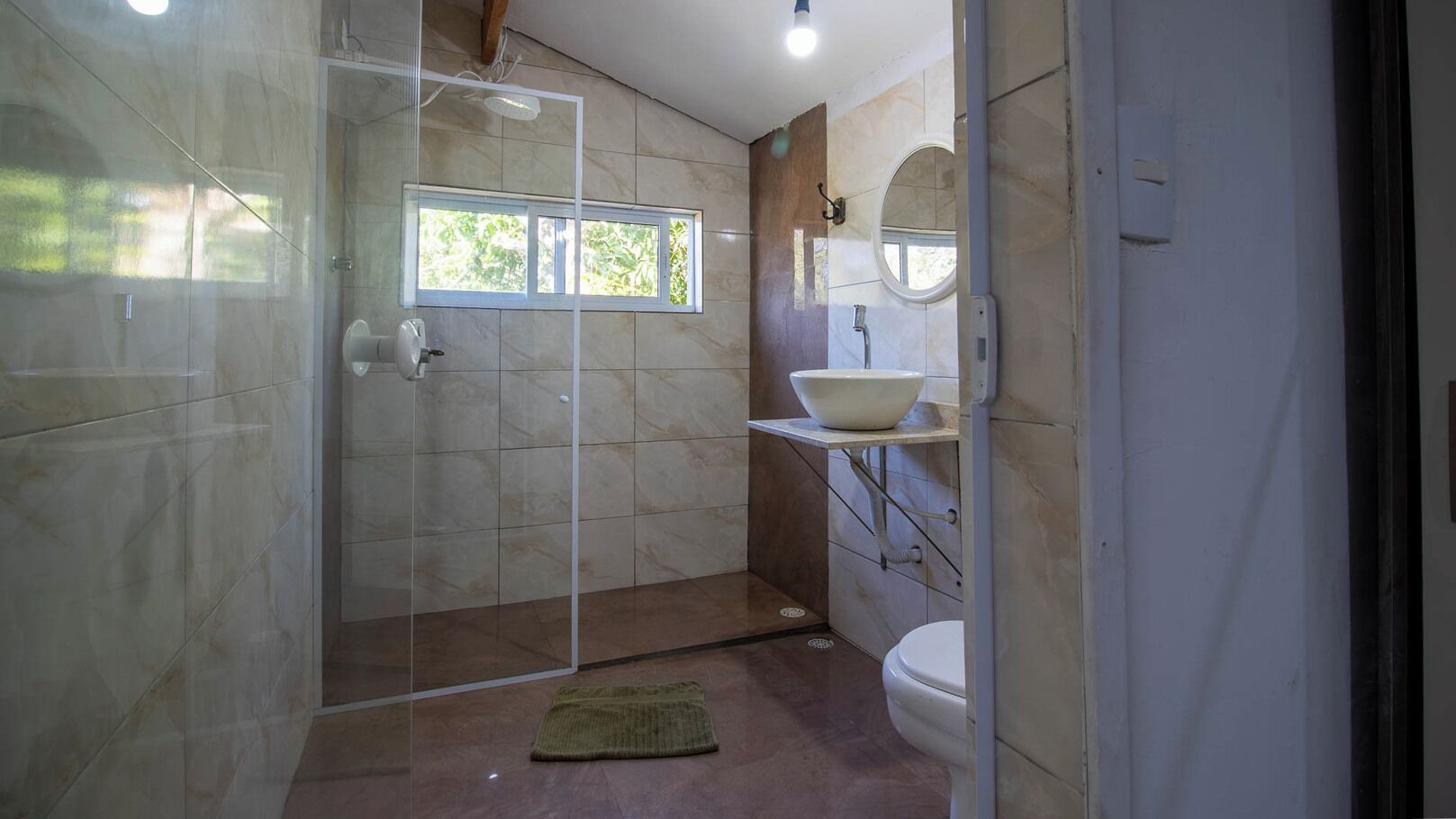 Douche, serviettes fournies