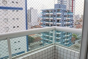 Property grounds - Apto com wi-fi, ar cond. e garagem à 100m da praia (Praia Grande)