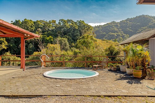 Casa de campo c/ lareira, jogos e piscina aquecida