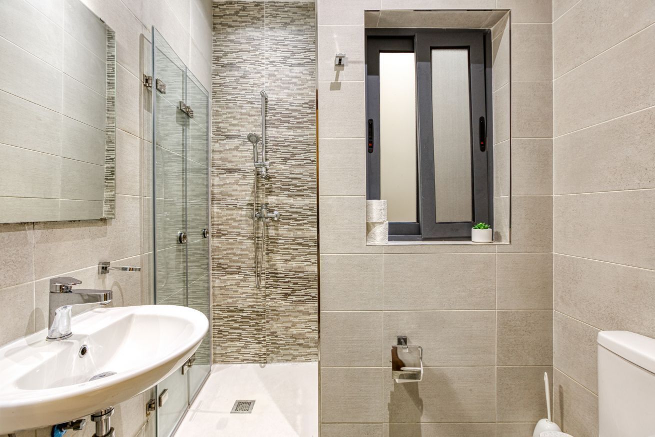 Dusche, Handtücher, Shampoo