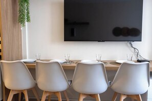 Dining - Apto com Wi-Fi frente mar - Conforto e Praticidade (Santos)