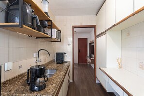 Fridge, microwave, oven, stovetop - Apto c boa localização prox. centro, pet friendly (Jundiaí)