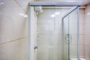 Shower, hair dryer - Apartamento c Fechadura Eletrônica a 200m do Metrô (São Paulo)