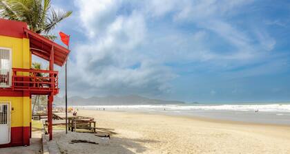 Apartamento com Varanda, Churrasqueira e Vista Mar