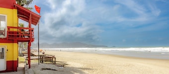 Apartamento com Varanda, Churrasqueira e Vista Mar