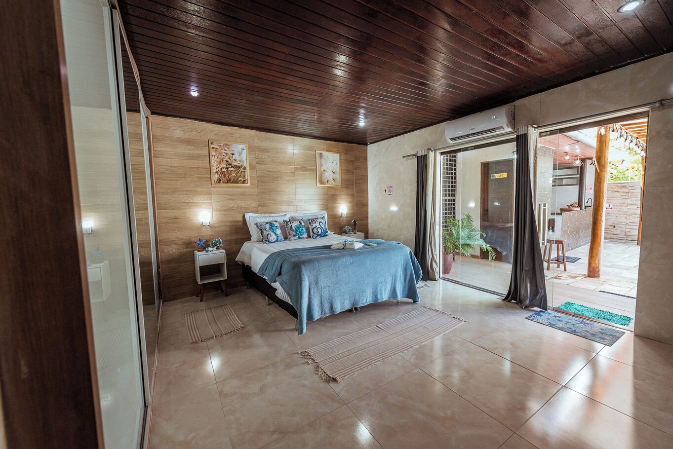 5 bedrooms, iron/ironing board, WiFi (free), bed sheets