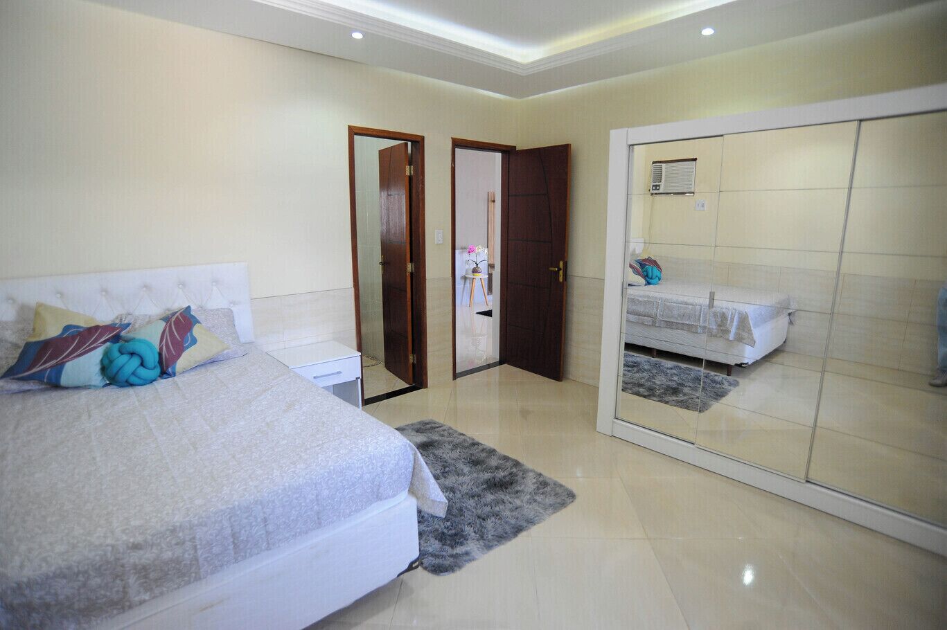 3 chambres, fer et planche à repasser, Wi-Fi gratuit, draps fournis