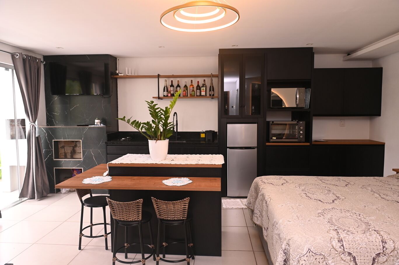 Coffee/tea maker, fridge, microwave, oven