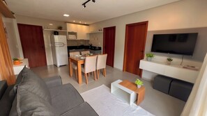 TV - Apto a 100m da praia c 2 suítes, Wi Fi e Piscina (Japaratinga)