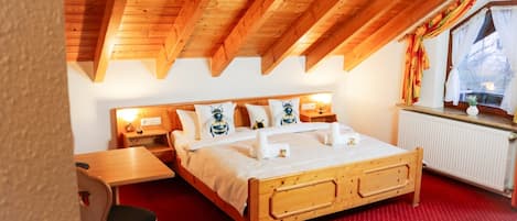 13 bedrooms, WiFi
