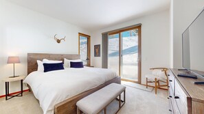3 bedrooms, iron/ironing board, WiFi, bed sheets - NEW! Snowcreek V #777 3-Bedroom Condo with Mountain view (Mammoth Lakes)