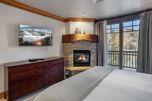 2 bedrooms, WiFi, bed sheets - NEW! Ski-In/Ski-Out Retreat | Hot Tub + Bunk Room (Park City)