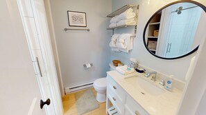 Shower, towels - NEW! Mountain Crest 11 - Brigham Studio (Snowshoe)