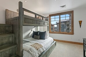 4 bedrooms, WiFi, bed sheets - NEW! 4 Bed | 3.5 Bath | Deer Valley Ski-In/Ski-Out (Park City)
