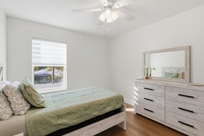 4 多间卧室、熨斗/熨衣板、WiFi、床单