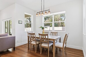 Dining - NEW! Modern Mount Dora Escape Style and Sunshine (Mount Dora)