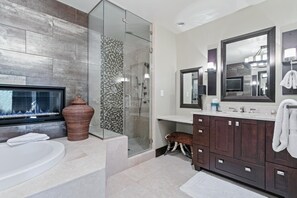 Shower, towels - NEW! Flagstaff 204 - Ski-In/Ski-Out Mountain Retreat - 3BR (Park City)