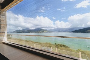 Interior - Casa com Piscina, Churrasqueira e Vista (Mangaratiba)
