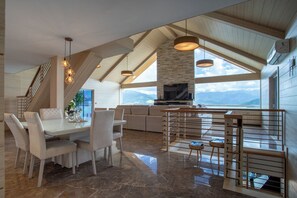 Dining - Casa com Piscina, Churrasqueira e Vista (Mangaratiba)