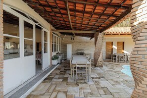 Outdoor dining - Chácara ótima localização, piscina e churrasqueira (Igaratá)