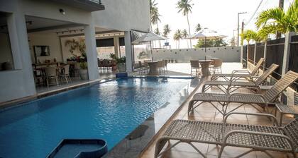Apto com Piscina e Churrasqueira Perto da Praia