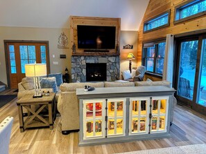 Smart TV, fireplace, books, computer monitors