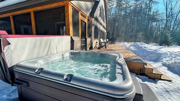 Bain à remous extérieur