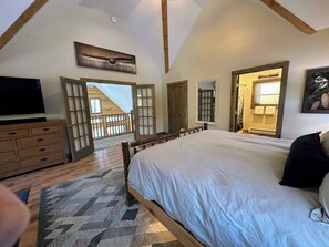 5 bedrooms, desk, iron/ironing board, free WiFi