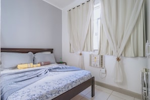 1 bedroom, free WiFi, bed sheets - Studio com Wi-Fi e Ar a 45m da Praia de Copacabana (Rio de Janeiro)