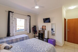 3 chambres, fer et planche à repasser, Wi-Fi gratuit
