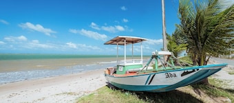 Casa c 4 suítes, Piscina, Churrasqueira e Garagem