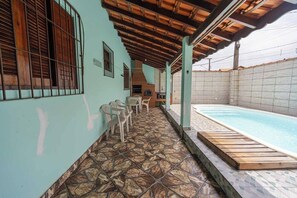 Pool - Casa com Piscina e Garagem a 550m da Praia (Peruíbe)