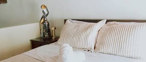 1 bedroom, bed sheets