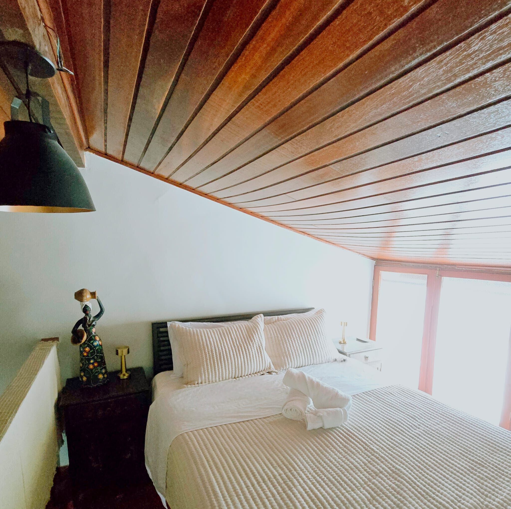 1 bedroom, bed sheets