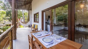 Outdoor dining - Apto completo c/ Varanda, Churrasqueira e Quadras (Trancoso)