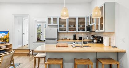 Fully Updated 4 Bedroom Apartments - Downtown and Steps from Green Lake Marina