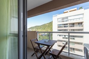 Outdoor dining - Apto c/ Piscina e Quadras no Recreio (Rio de Janeiro)