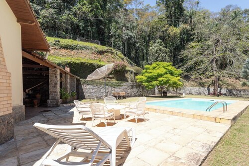 Sítio Rodeado de Verde c Piscina e Churrasqueira