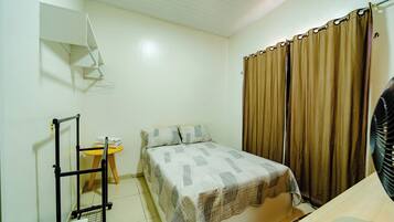1 quarto, Wi-Fi de cortesia, roupa de cama