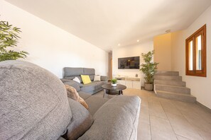 TV - Villa Joana Aina by Homevillas360 (Port de Pollença)