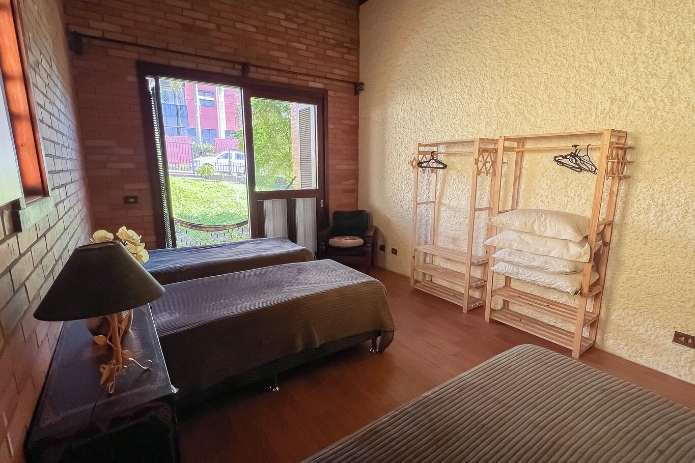 5 bedrooms, iron/ironing board, free WiFi, bed sheets