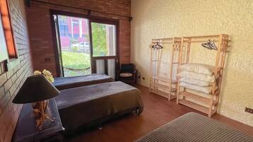 5 bedrooms, iron/ironing board, free WiFi, bed sheets