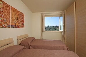 2 bedrooms, free WiFi, bed sheets - Casa Klimt in Manerba del Garda (Manerba del Garda)