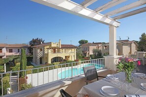 Outdoor dining - Casa Klimt in Manerba del Garda (Manerba del Garda)