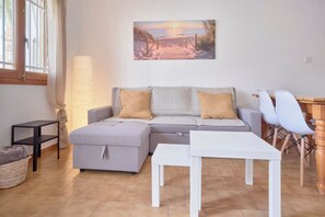 TV - Sunny Coastal Retreat with Pool & Terrace (Alicante (Alacant))