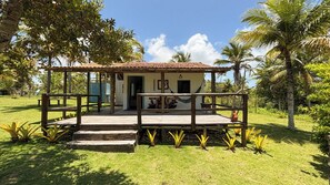 Exterior - Casa Coqueiral: Refúgio de Lazer a Passos da Praia (Prado)