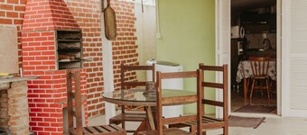 Casa com Churrasqueira, Quintal, Ar Cond e Garagem