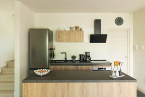 Fridge, oven, dishwasher, coffee/tea maker - Villa Fortuna by Garda FeWo in Manerba (Manerba del Garda)