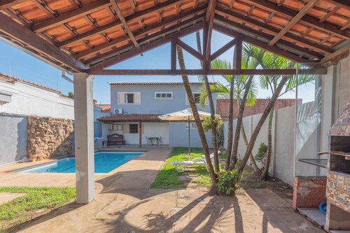 Casa com Piscina e Churrasqueira no Parque Fehr