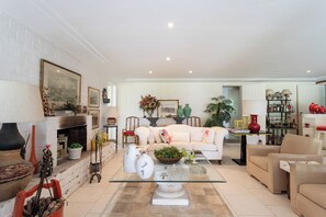 Interior - Casa com Piscina, Churrasqueira, Jogos e Lareira (Petropolis)